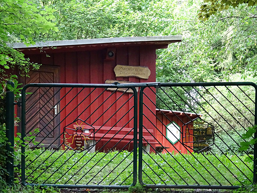 Unser Vereinsheim mit Lehrbienenstand