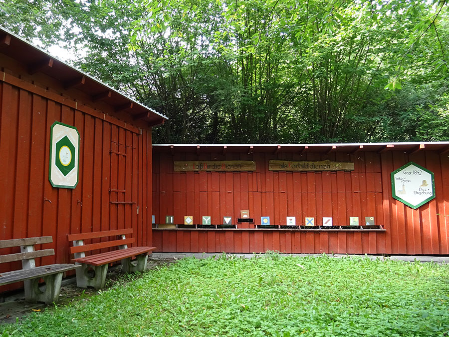 Unser Lehrbienenstand am Vereinsheim